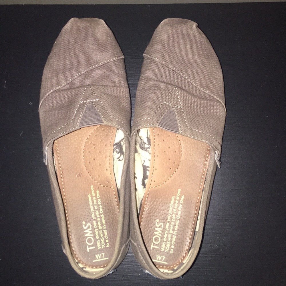 Toms - Picture 2 of 2